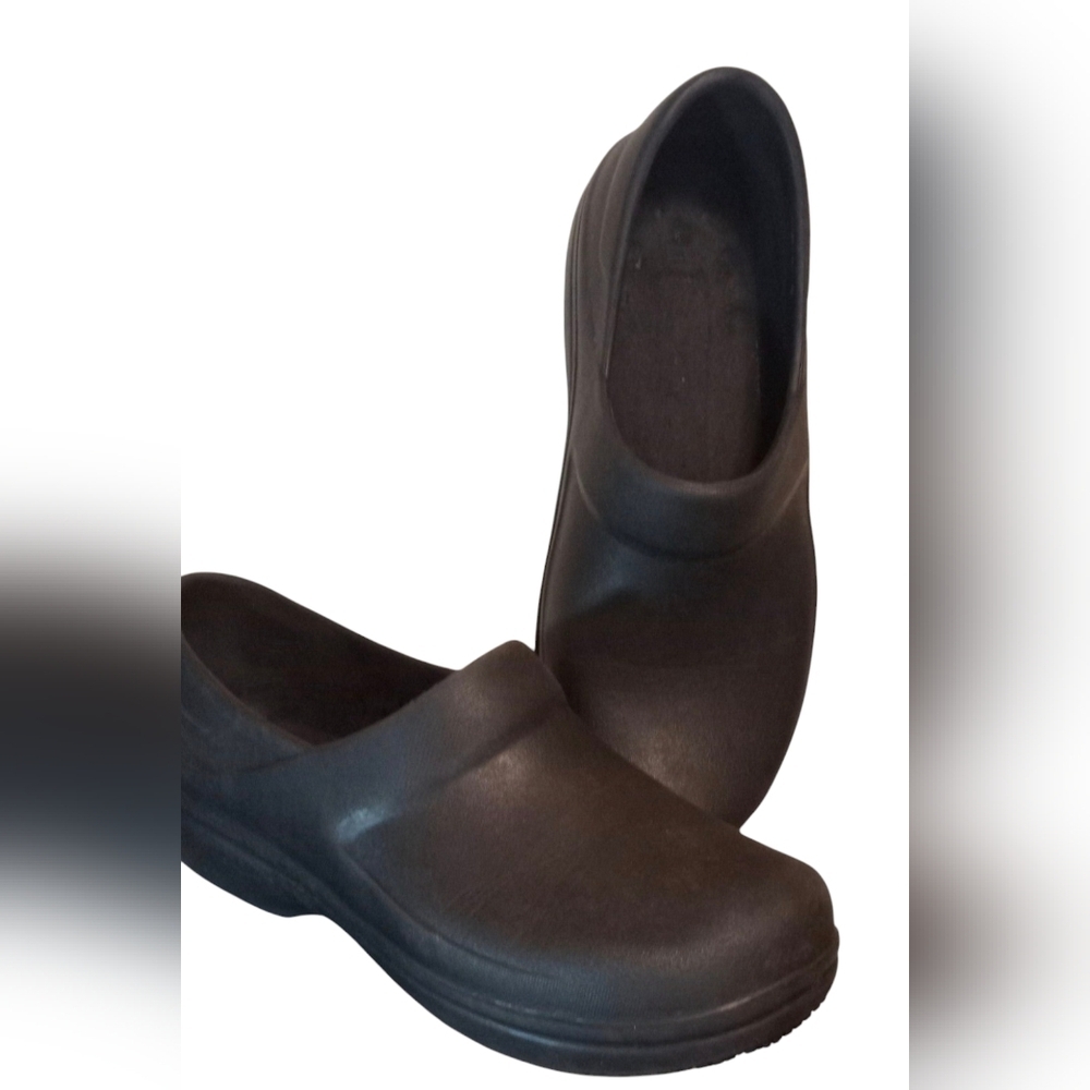 Crocs On The Clock Work Black Slip-on Shoes Women Size 7
